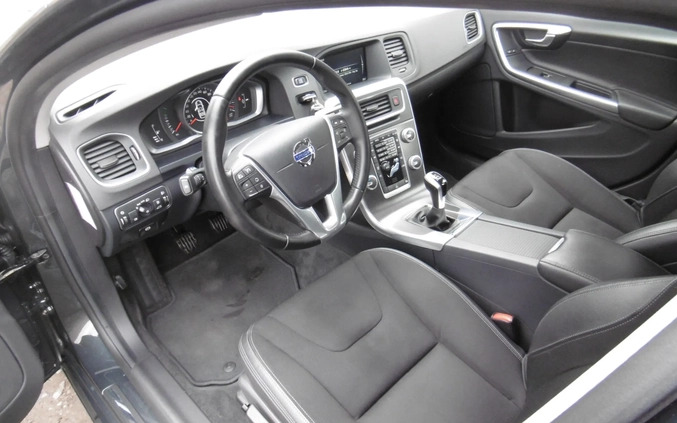 Volvo V60 cena 38900 przebieg: 274213, rok produkcji 2015 z Nowe Warpno małe 781